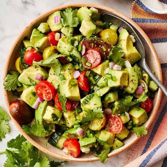 SALAD WITH AVOCADO